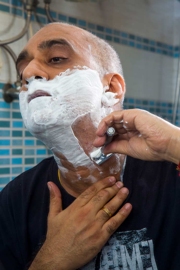 How to Shave on Sensitive Skin and Enjoy it? - PinkWoolf